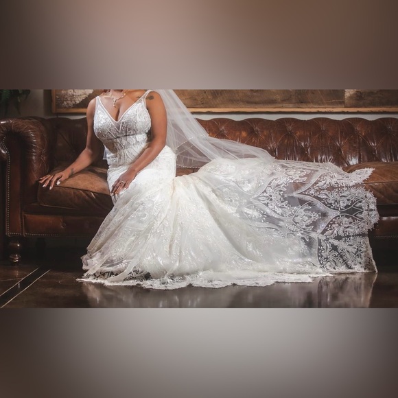 Fit-and-Flare White Wedding Dress - Picture 1 of 4